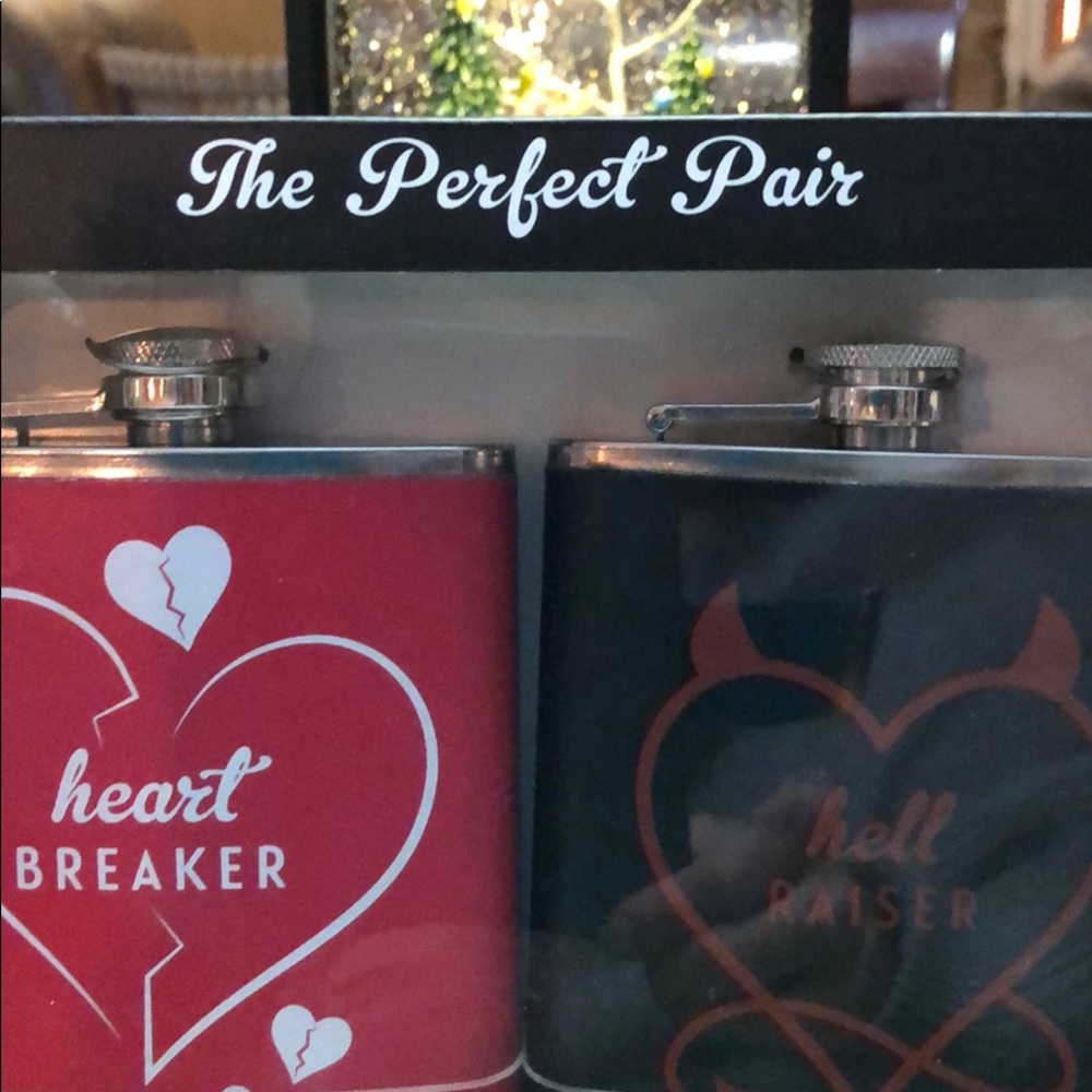 🎉Flask Set🎉 - Picture 2 of 5